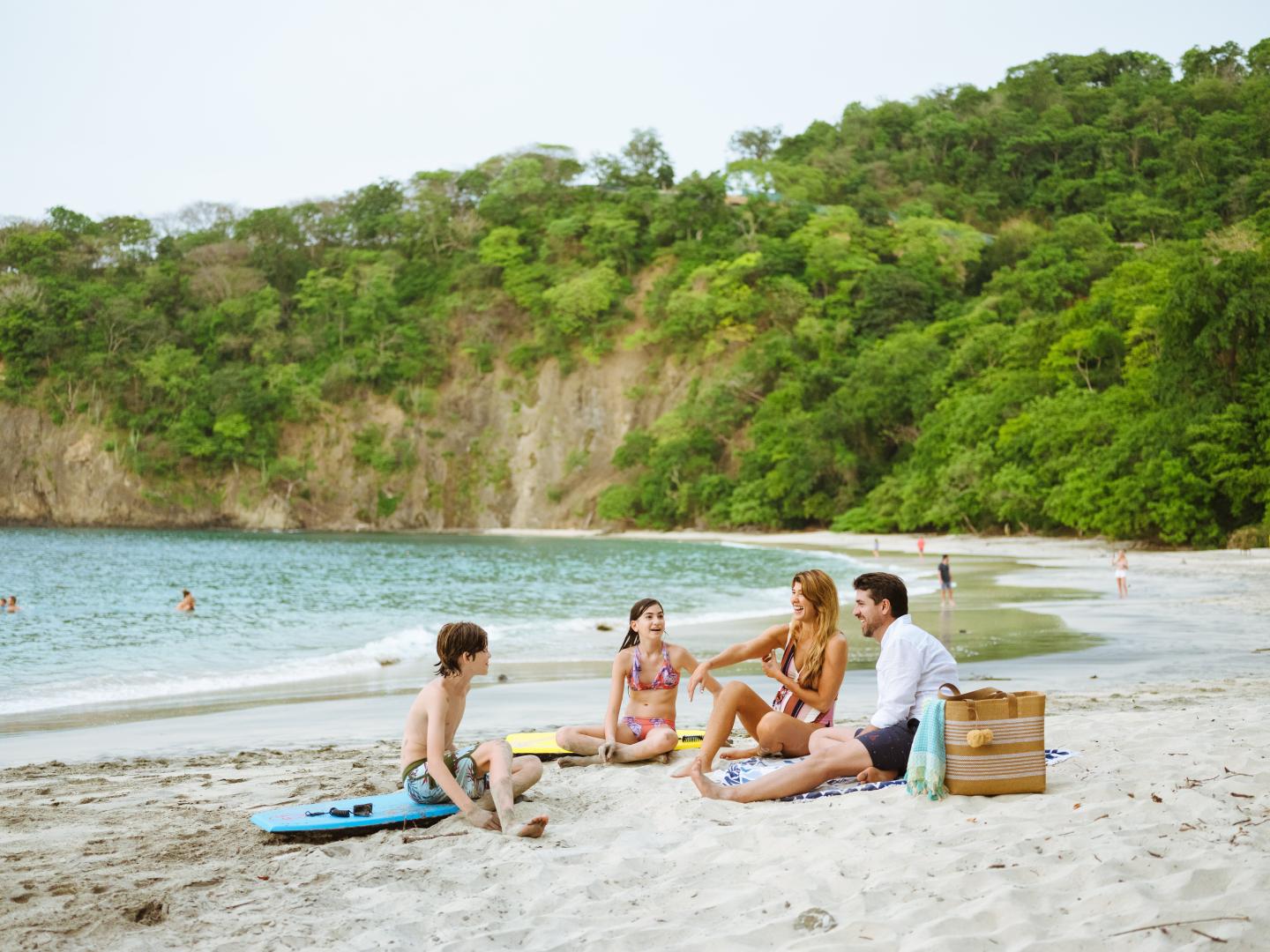 une famille à la plage