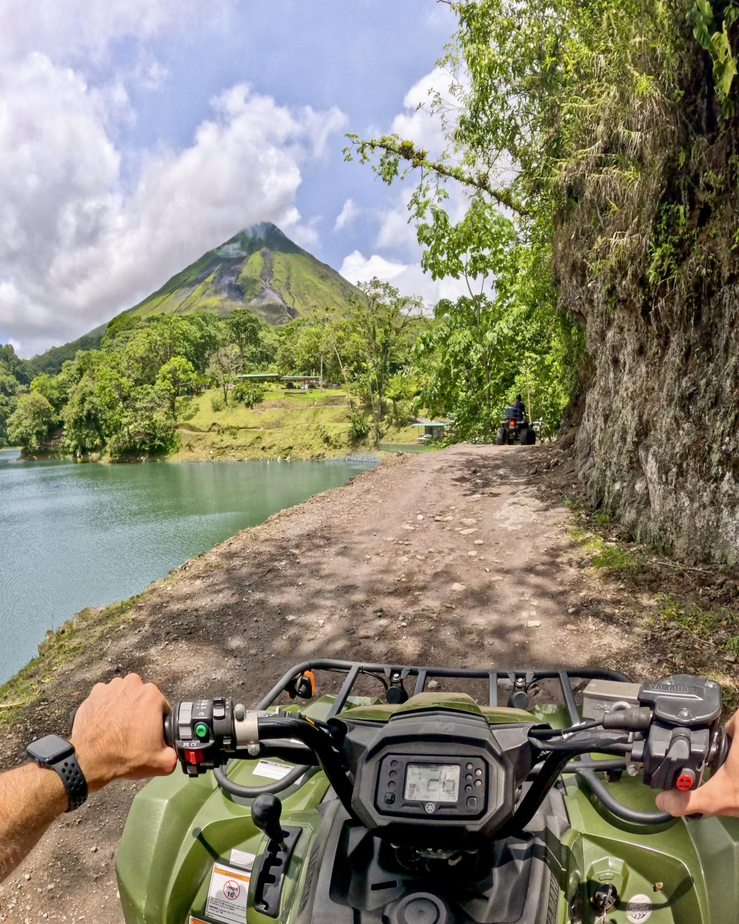 véhicule à quatre roues ATV