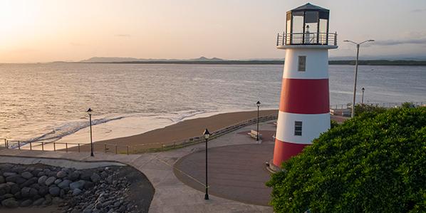 Phare de Puntarenas_Faro_1.jpg